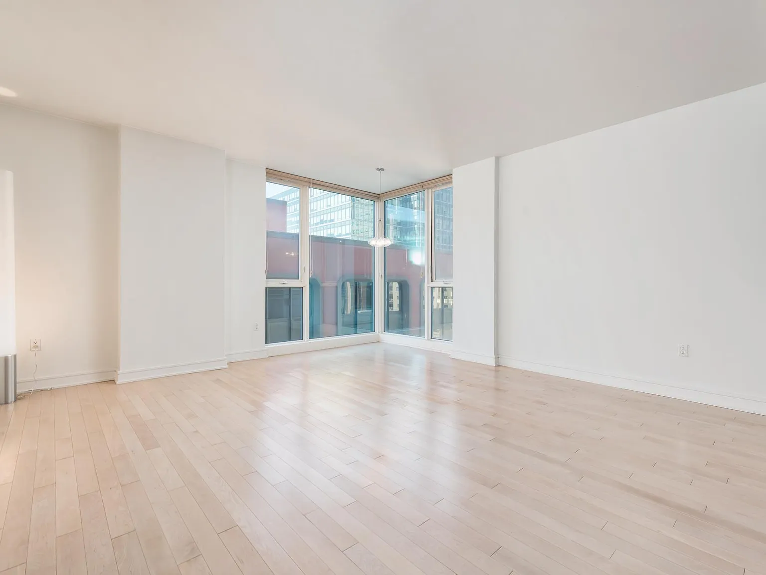 2 bed, 1054 sqft, $6,250 — Photo 2
