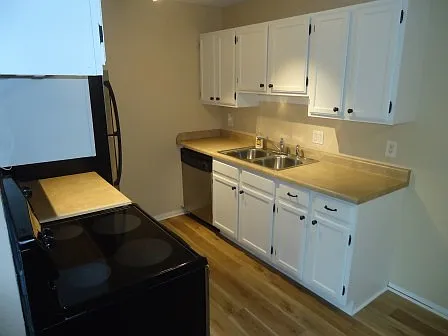 4 Pine Tree Dr #221 — Photo 3