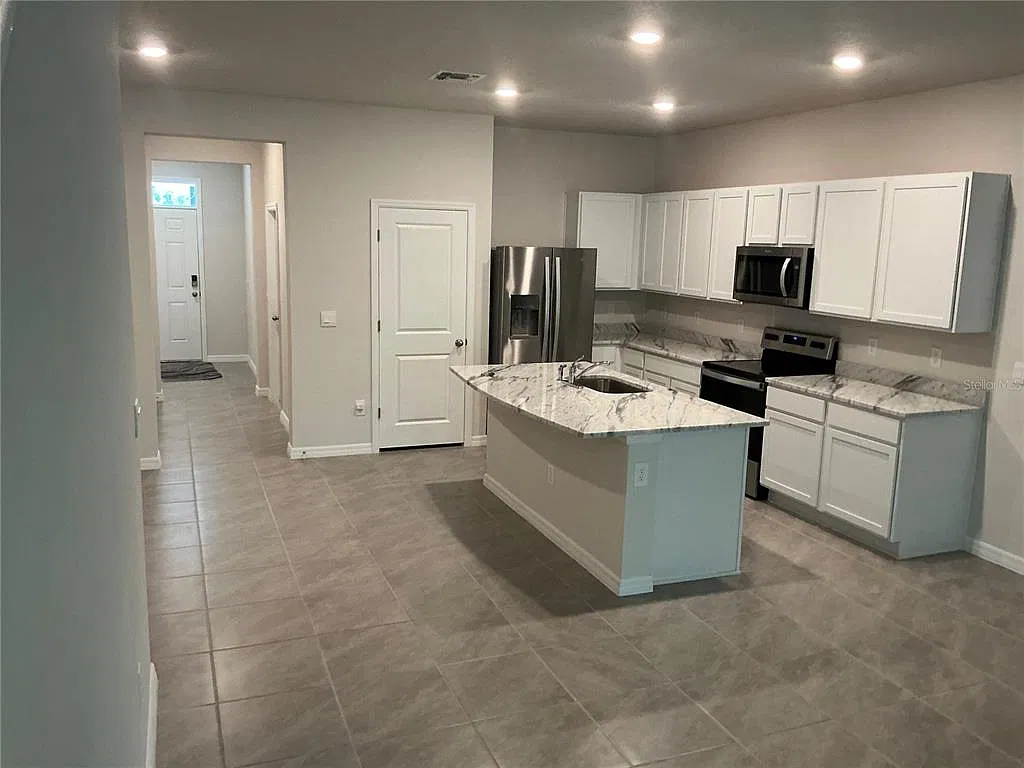 3 bed, 2.5 bath, 1673 sqft, $2,750 — Photo 2