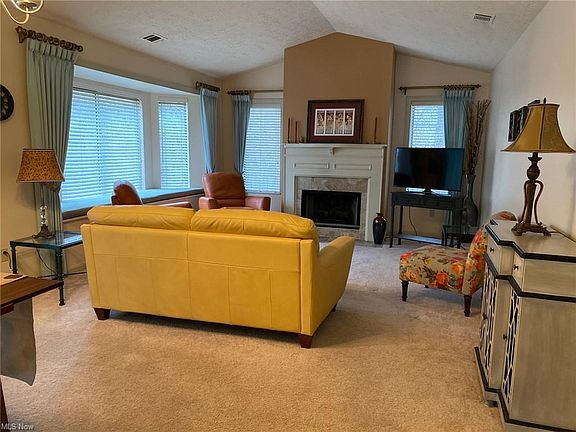 3rd image of 355 Village Pointe Dr APT E