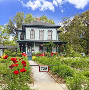 708 Saint Olaf Ave, Northfield, MN, 55057
