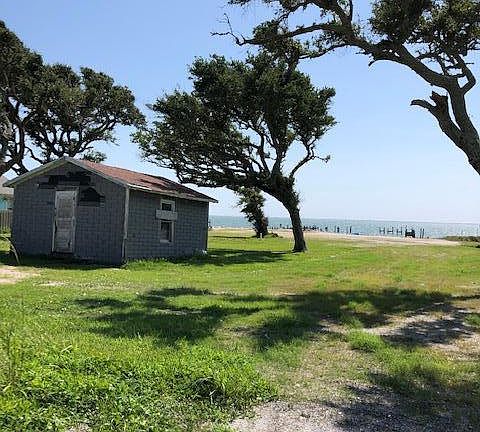 2nd image of 926 & 928 Island Road