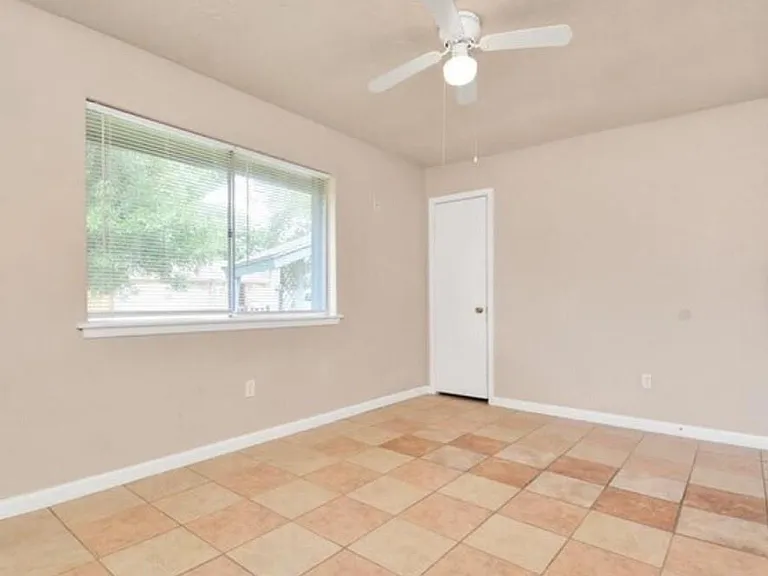 4803 Beechaven St — Photo 7