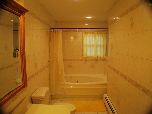 Oversized Jacuzzi Tub with Shelf for Candles and Towels!