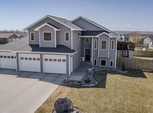 217 22nd St NE, Beulah, ND 58523