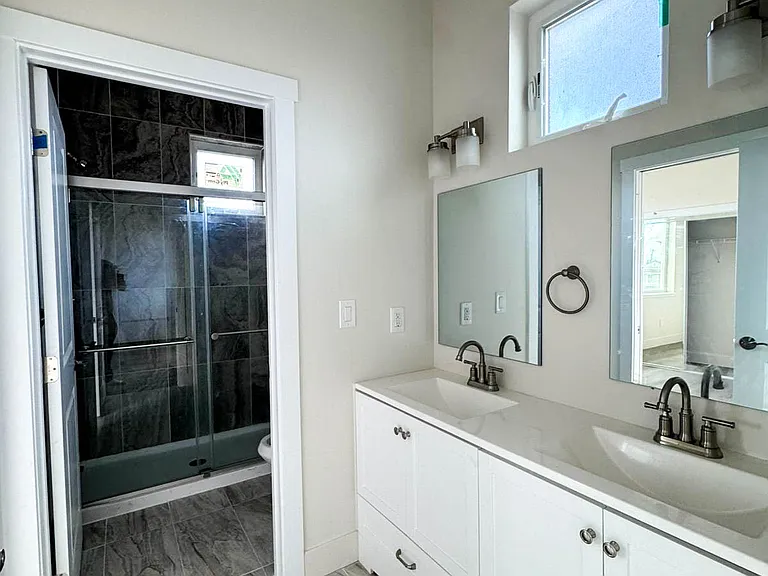 576 Marin Ave — Photo 6