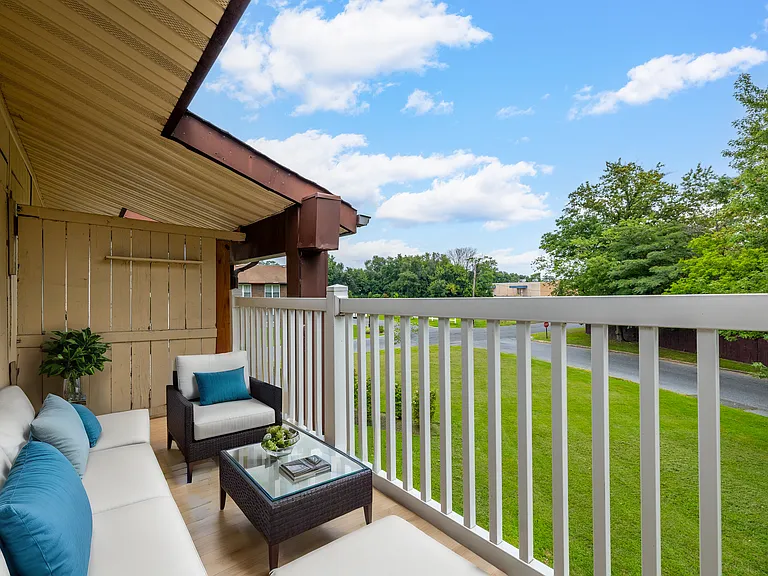 Edgewater Manor — Photo 11