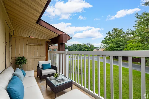 Edgewater Manor Photo 1