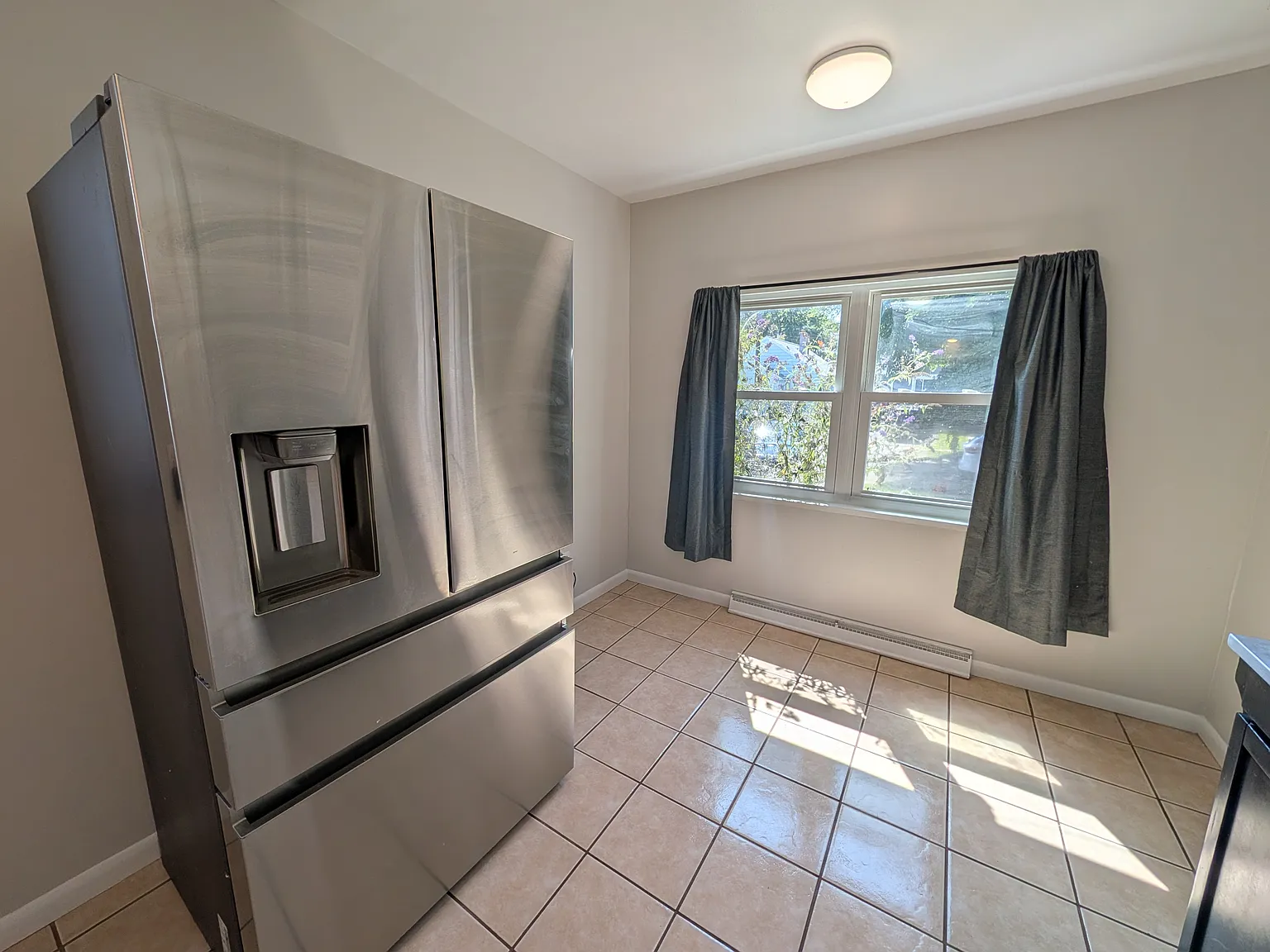 4 bed, 1440 sqft, $2,295 — Photo 3
