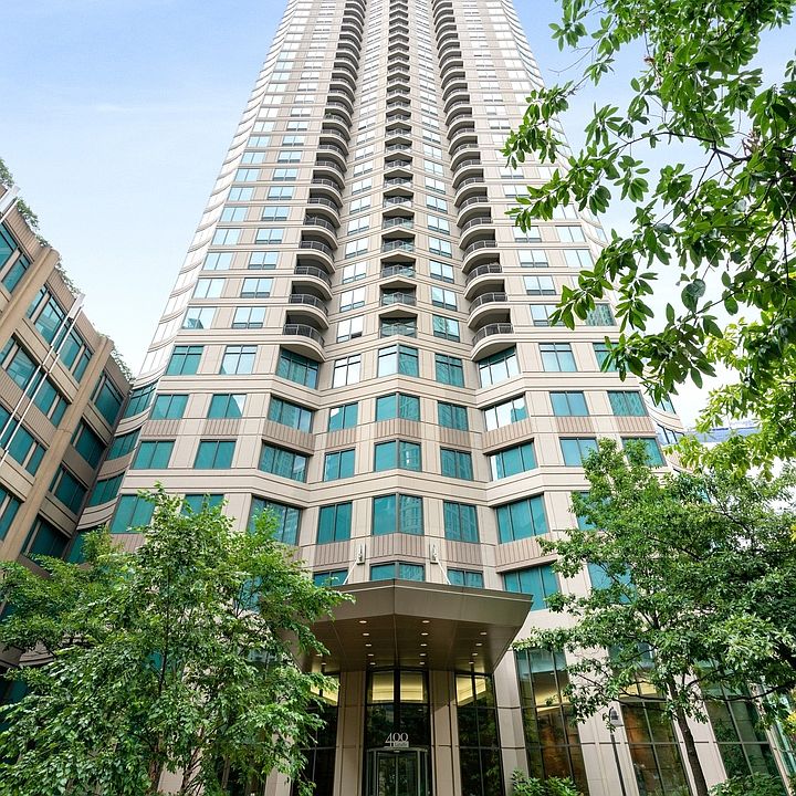 1st image of 400 N La Salle Dr APT 2010
