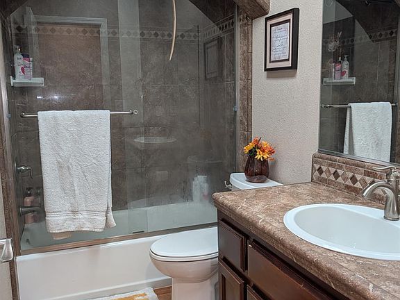 4th image of 10388 Kenwood Dr