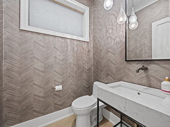 5th image of 2541 N Wayne Ave #1S