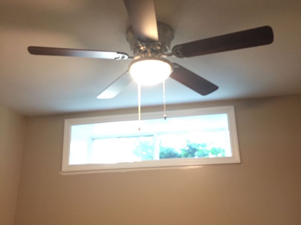 1st image of 10 Roberts Dr