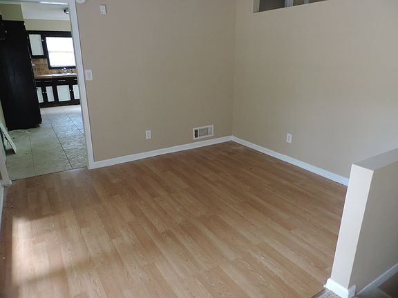 Front sitting room/foyer