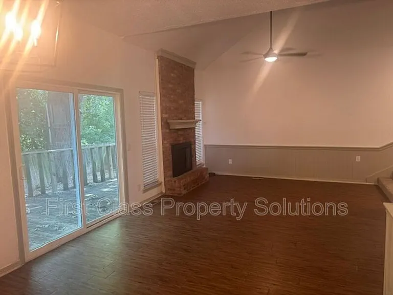 1404 Mary Lee Ln — Photo 5