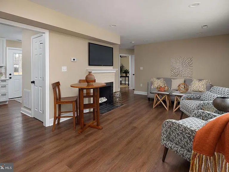 6684 Barrett Rd — Photo 10