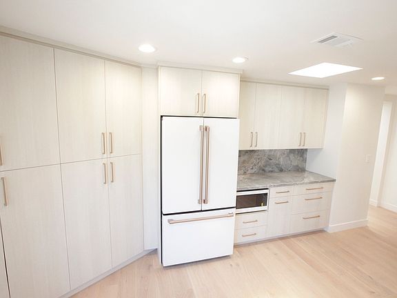 2nd image of 8121 Camino Del Sol Unit 301