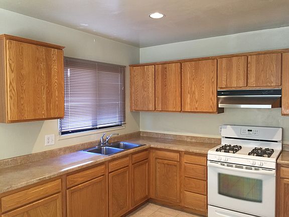 3rd image of 3720 Oleander Dr