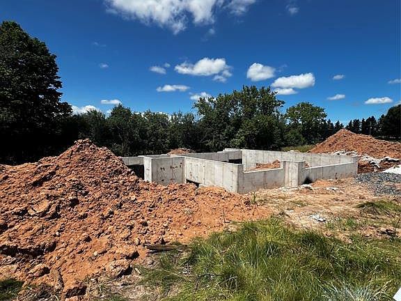 3rd image of 606 Cameron Road