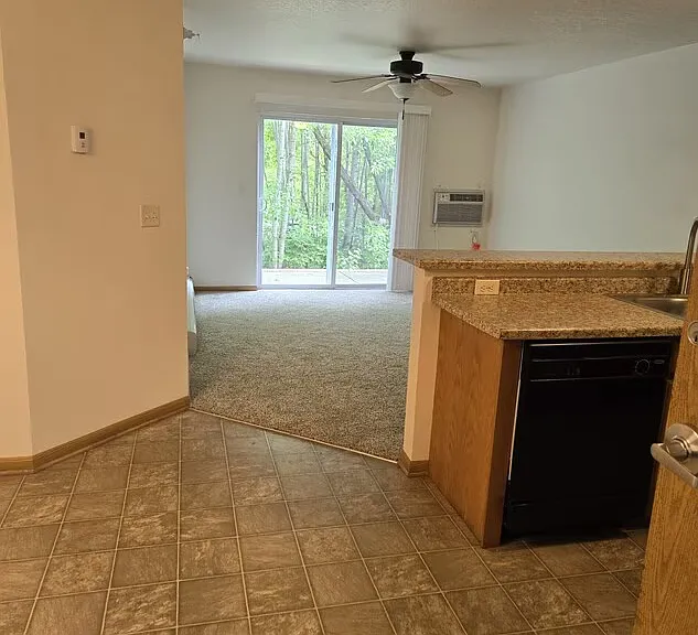 Lakewood Heights Apartments — Photo 20
