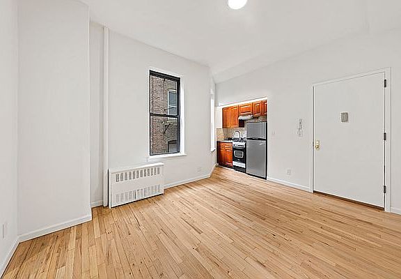 2nd image of 203 W 91st St #3BC