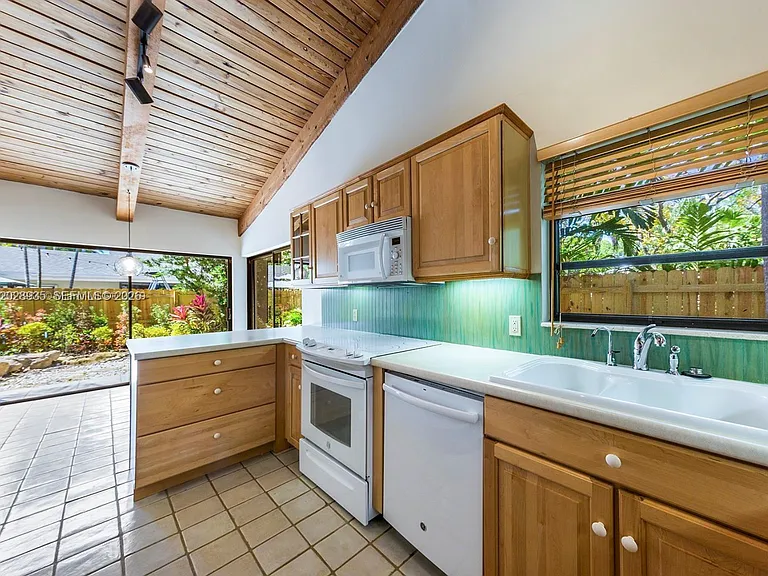 9055 SW 78th Ct — Photo 7