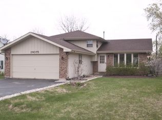 1N075 Darling St, Carol Stream, IL 60188