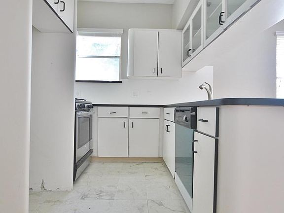 4th image of 860 Euclid Ave APT 20