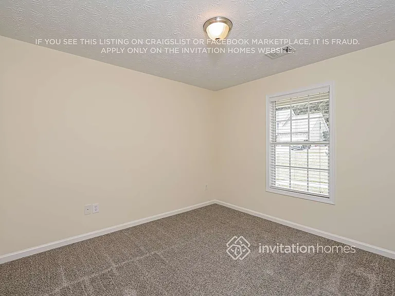 555 Wellington Ln — Photo 11