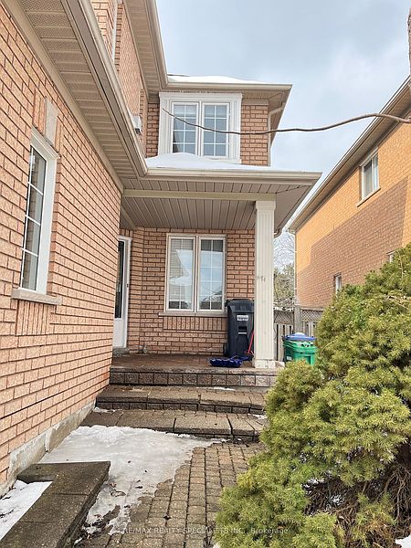 Mississauga House for rent - 3 Bedrooms — photo 2