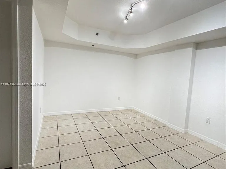 9300 Fontainebleau Blvd #E101 — Photo 3