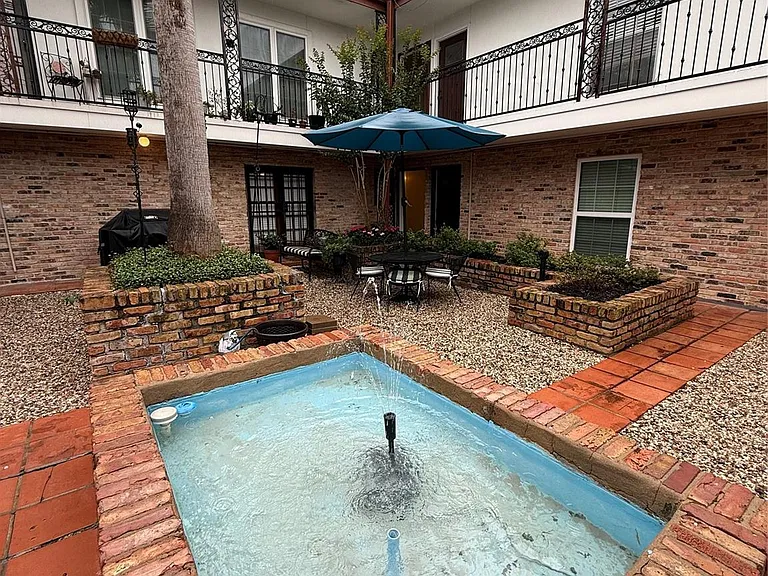 1909 Brun St #4 — Photo 4
