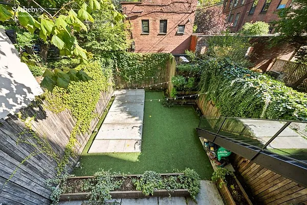 Sold by Sotheby's International Realty | media 14