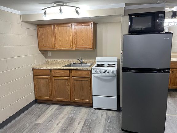 2nd image of 1018 Cherry Ln