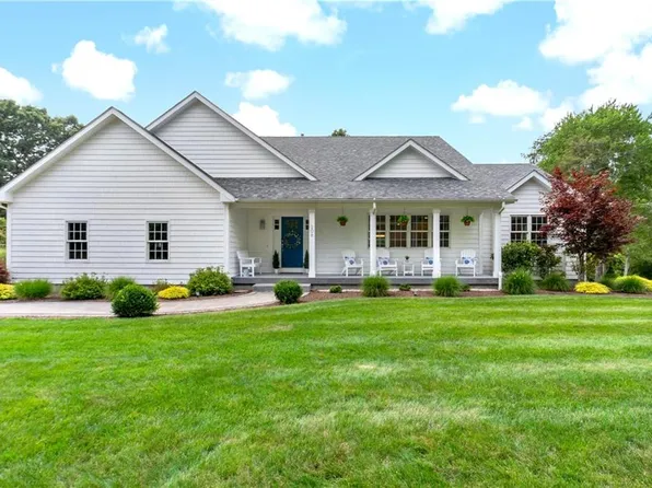 206 Poppasquash Rd, Bristol, RI 02809