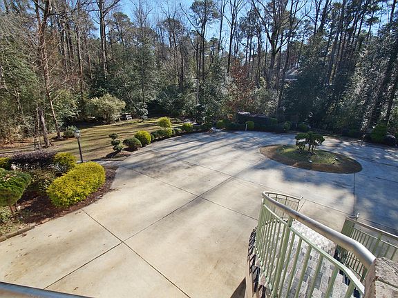 4th image of 3218 Old Oak Walk