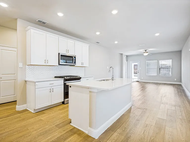801 McKenna Dr — Photo 4