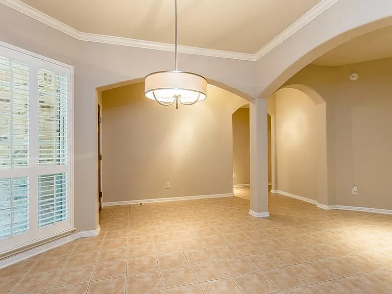 11 Fair Light Ct — Photo 6