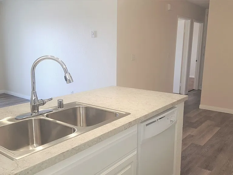 Wexford Manor Apartments — Photo 17