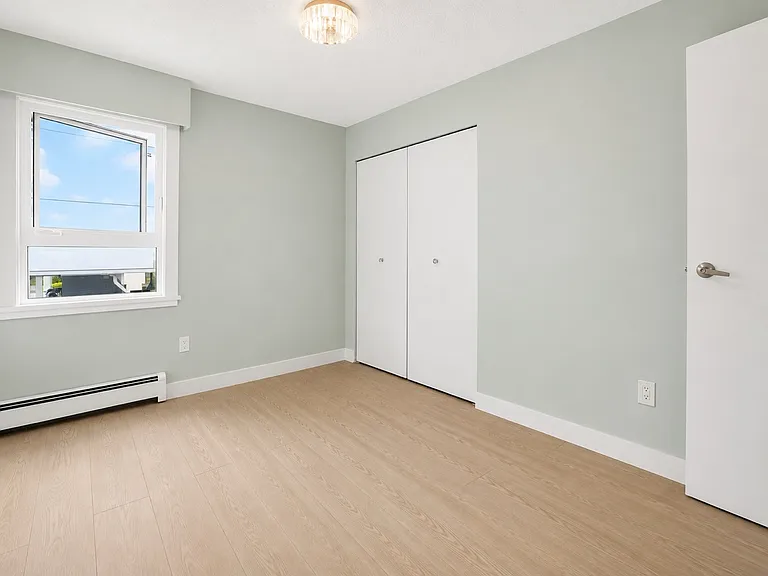 1340 Duchess Ave — Photo 6