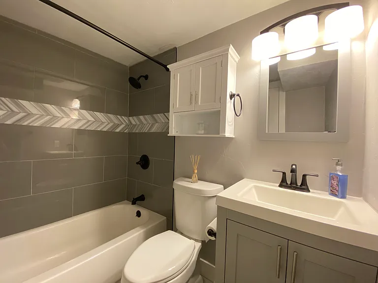 516 Newton St — Photo 9