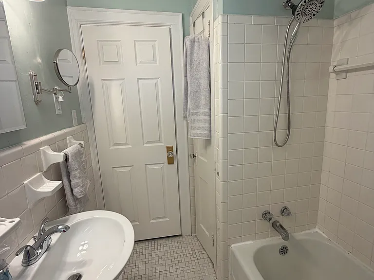 510 Glenville Ave — Photo 11
