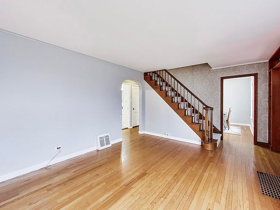 4th image of 7738 W Rascher Ave