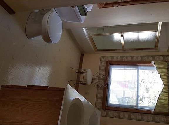 5th image of 903 Krehl Ave