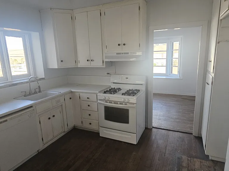 225 E Fredricks St — Photo 10