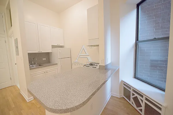 Rented by Peter Ashe | media 5