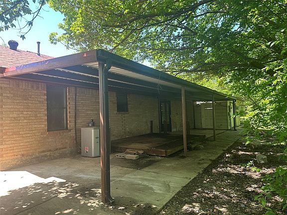 4th image of 816 N Ramblin Oaks Dr