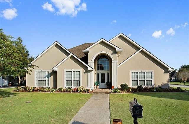 1st image of 153 Oakmont Dr