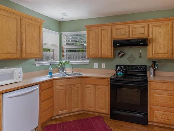 4th image of 158 Adams Dr