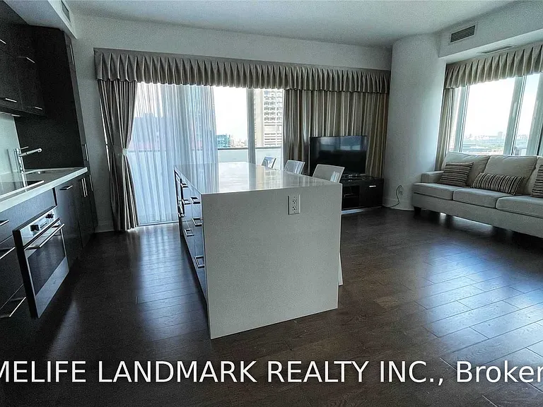 1080 Bay St #3010 — Photo 6